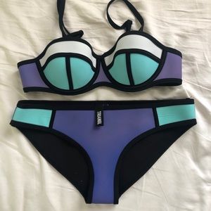 Triangl Swimwear Outlined bikini blue white size S